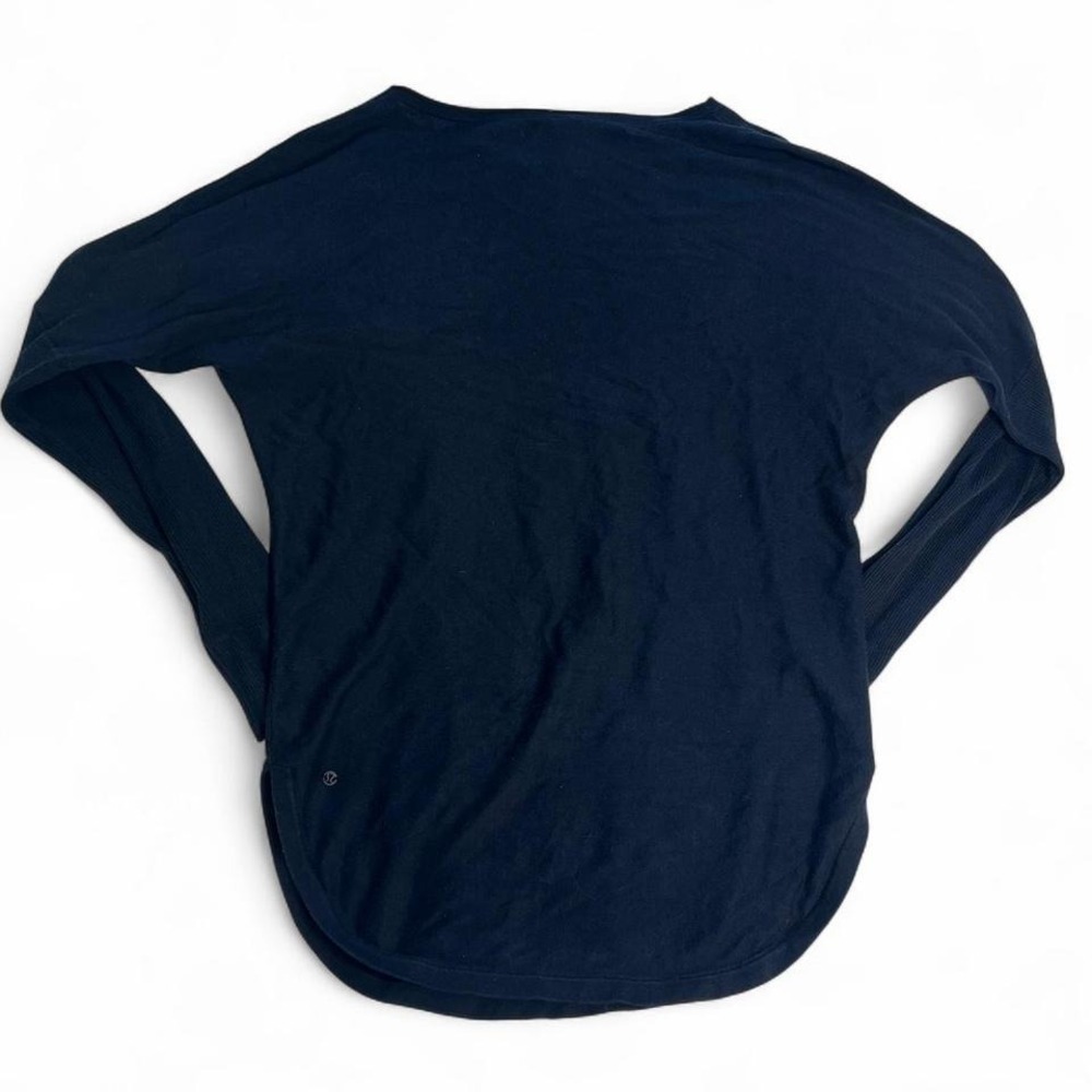 Lululemon Navy Blue Long-Sleeve Top with Ribbed Sleeves and‎ Thumb Holes - Picture 2 of 8